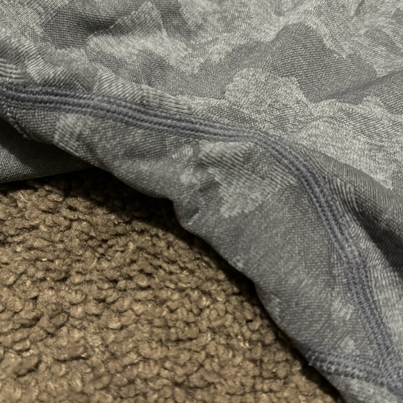 Like New NVGTN Sz S Gray Camo Leggings-Mid Calf Length-Seamless - Picture 6 of 11